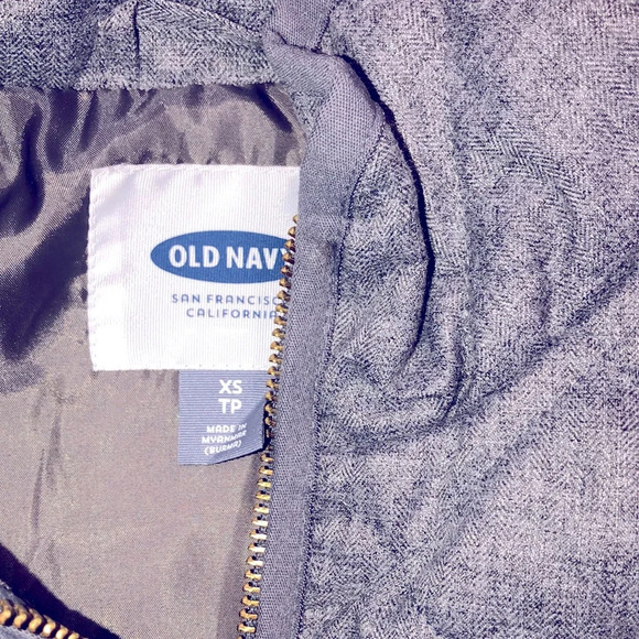 OLD navy puffer vest grey size xsmall - Picture 3 of 3